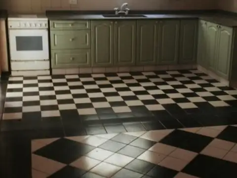 Casa 6 ambientes con 2 baños