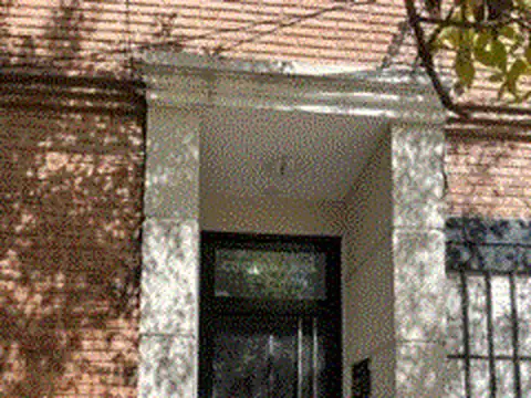 ALQUILER semipiso  escalera interrno dos dormitorios con cochera