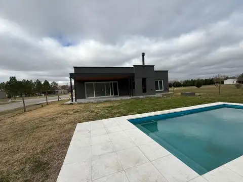 Casa 4 ambientes con 3 baños