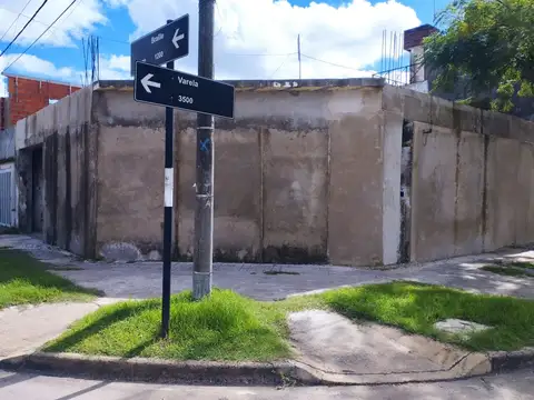 Esquina en venta en barrio La Florida