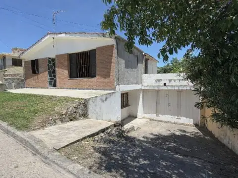 VENTA CASA MAS DEPARTAMENTO LA FALDA PROX CENTRO