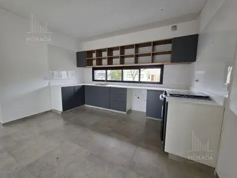 Casa 5 ambientes con 3 baños