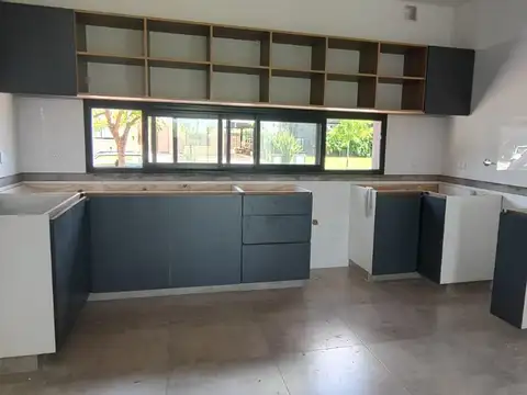 Casa 5 ambientes con 3 baños