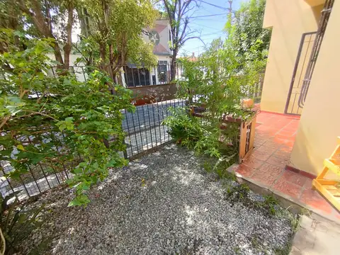 Casa en Alquiler con 1 cochera