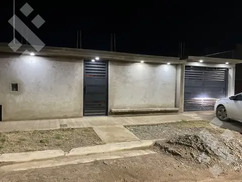 EN VENTA  CASA 1 DORMITORIO, BARRIO BELLA VISTA, PLOTTIER