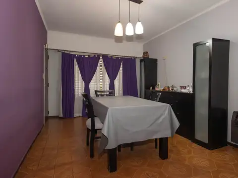 Casa 5 ambientes con 2 baños
