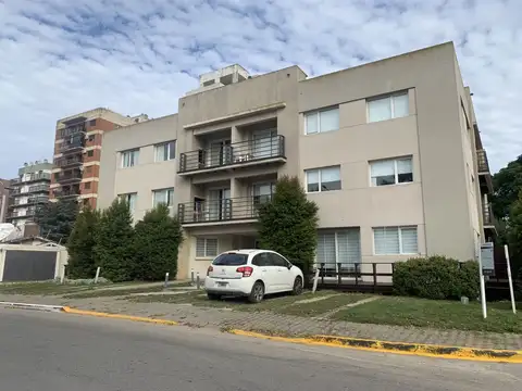 Rivadavia 100, Piso 1
