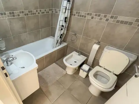 Depto. de 1 Ambiente sobre Av. San Juan Subte Línea "E"