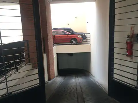 VENTA Cochera fija cubierta + baulera. Palermo