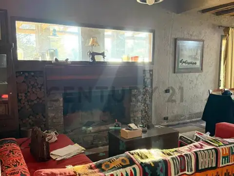 Casa en Venta con 2 cocheras