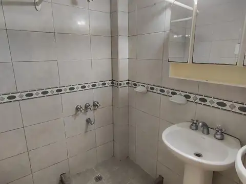 Amplio Departamento 2 ambientes Ramos Mejia