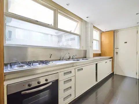 Venta departamento 4 ambientes contrafrente refaccionado y apto crédito en Belgrano 