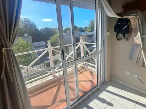 Depto Tipo Casa 4 ambientes con 2 baños