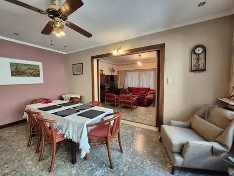 CASA 4 AMBIENTES EN VENTA LOMAS DE ZAMORA CENTRO
