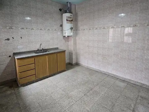 Depto Tipo Casa en Alquiler en Lanus, $ 690.000