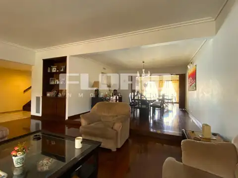 Casa 6 ambientes con 4 baños