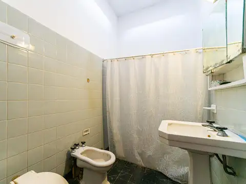 Casa 5 ambientes con 1 baño