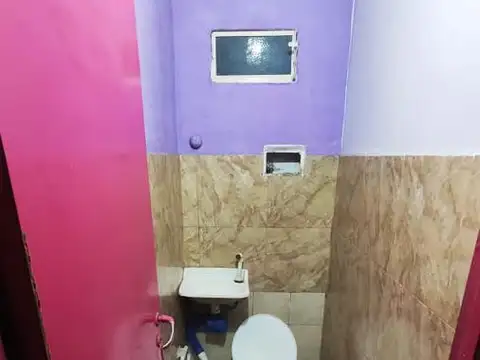 Casa 6 ambientes con 2 baños