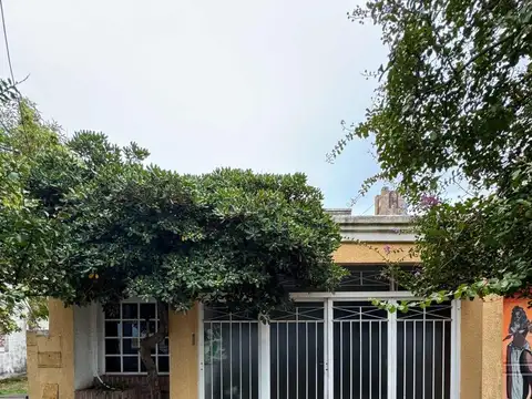 CASA EN VENTA EN PERGAMINO CON PATIO