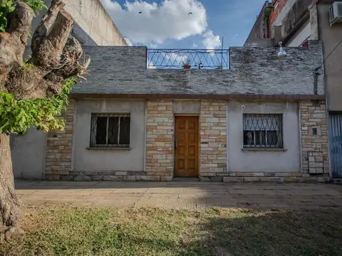 VENTA CASA 3 AMB CON COCHERA Y TERRAZA EN CASEROS