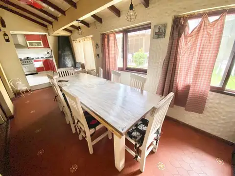 Chalet en planta baja reciclado en excelente ubicación.