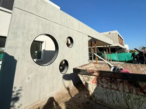 Casa 4 ambientes con 4 baños