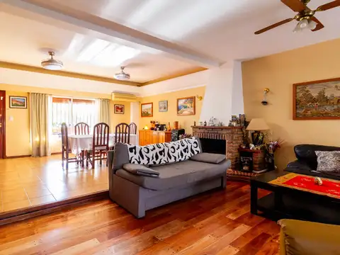 Casa 5 ambientes con 3 baños