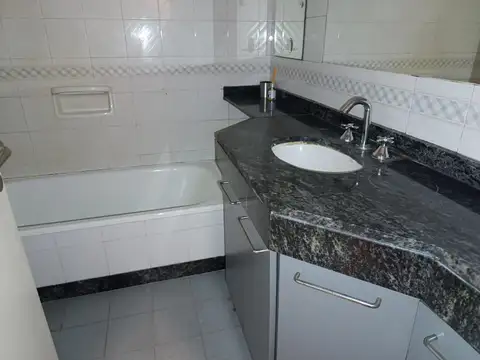 Azcuenaga y Juncal, Studio al frente con balcon 40m2 Laundry
