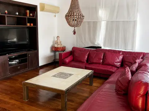 Casa en venta en Funes Hills Cadaqués – 4 dormitorios, 380 m² y lote de 800 m²