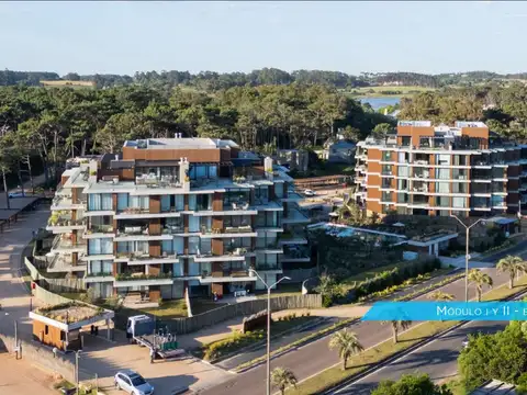 Departamento de 3 Ambientes, Con Balcón y Cochera - Punta del Este, Uruguay