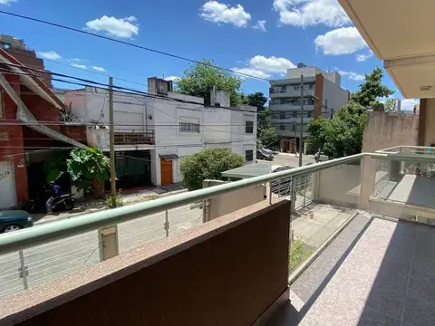 VENTA DPTO  2 AMBS CASTELAR SUR COCHERA Y BALCON