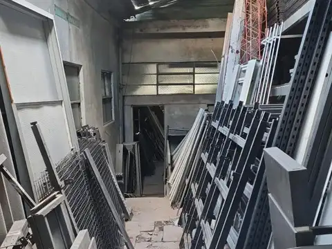 Galpon en Venta en Parque Chacabuco, USD 300.000