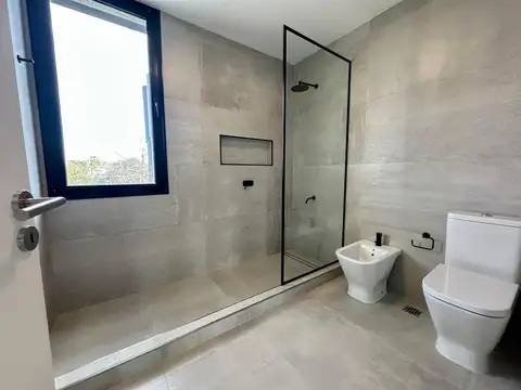 Casa 6 ambientes con 3 baños