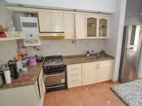 Casa 5 ambientes con 2 baños