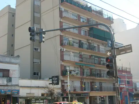 IMPERDIBLE 2 AMBIENTES CON BALCÓN FRANCES COCINA  SEPARADA Y LAVADERO INDEPENDIENTE
