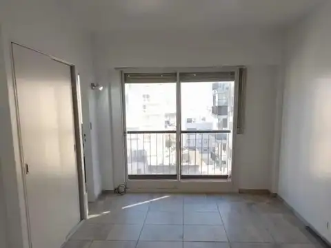 Av. Córdoba 2800 Piso 8, Acepta Permuta X Local