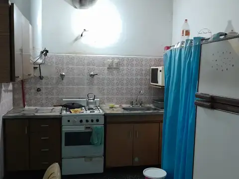 SE VENDE CASA 220M2 CUBIERTOS EN TEMPERLEY