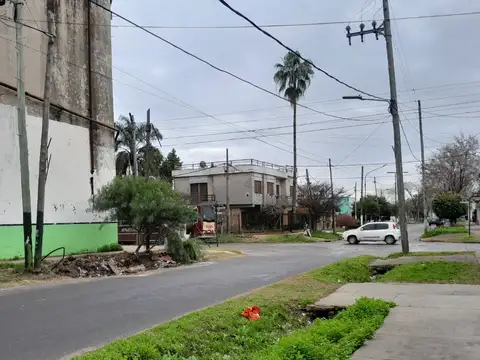 SE VENDE CASA 220M2 CUBIERTOS EN TEMPERLEY