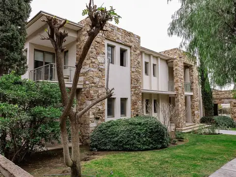 Casa 7 ambientes con 4 baños