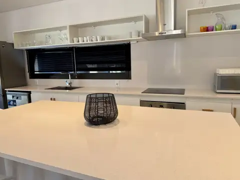 Casa 6 ambientes con 3 baños
