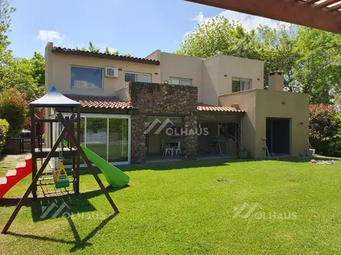Casa 6 ambientes con 4 baños