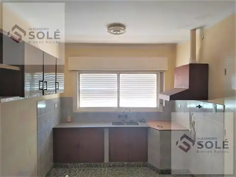 Casa 6 ambientes con 1 baño