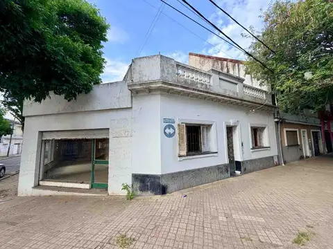 VENTA ! CASA EN ESQUINA CON LOCAL COMERCIAL