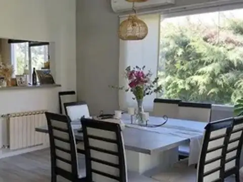 Casa 5 ambientes con 4 baños