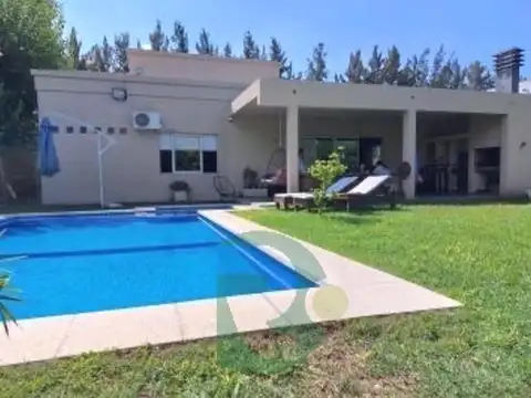 Venta casa 6amb. Barrio Privado Altos del sol