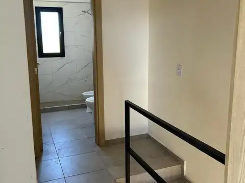 DUPLEX EN VENTA 2 DORMITORIOS 2 BAÑOS EN VALLE CERCANO