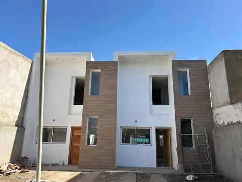 DUPLEX EN VENTA 2 DORMITORIOS 2 BAÑOS EN VALLE CERCANO