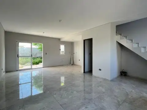 DUPLEX EN VENTA 2 DORMITORIOS 2 BAÑOS EN VALLE CERCANO