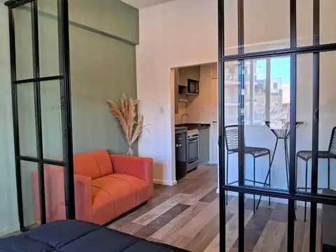 Monoambiente dividido, reciclado a nuevo