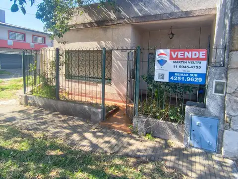VENTA CASA 4 AMB  COCHERA QUILMES